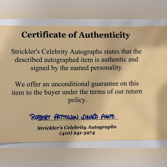 SOLD - Twilight Saga Robert Pattinson “Edward” Autographed Photo with COA - Picture 2 of 2